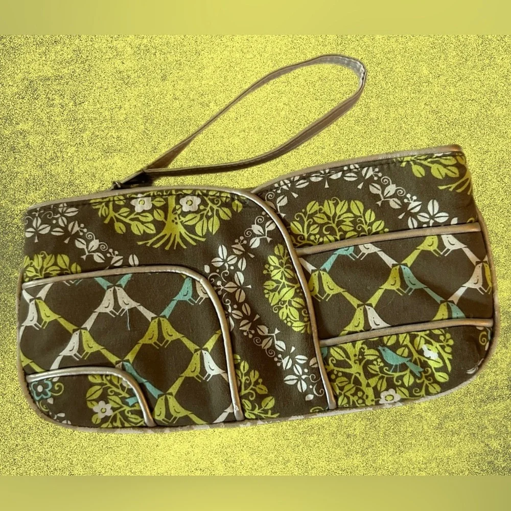 Vera Bradley Jazzy Clutch in “Sittin’ in a Tree” pattern (Retired)